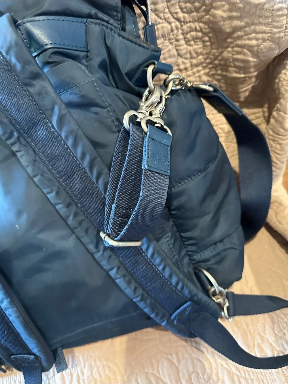 Itzy Ritzy Navy Quilted Diaper Bag Backpack/Shoulder Bag – Excellent Condition